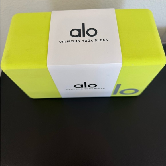 ALO Yoga Block in Vibrant Lime - Picture 2 of 4